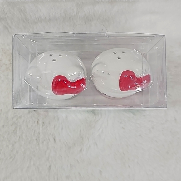 Sanrio Hello Kitty Christmas Holiday Salt and Pepper Shaker - Picture 2 of 5